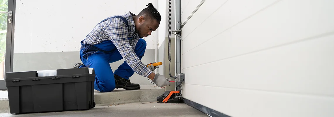 Repair Garage Door Not Closing But Light Flashing in Gatineau, QC